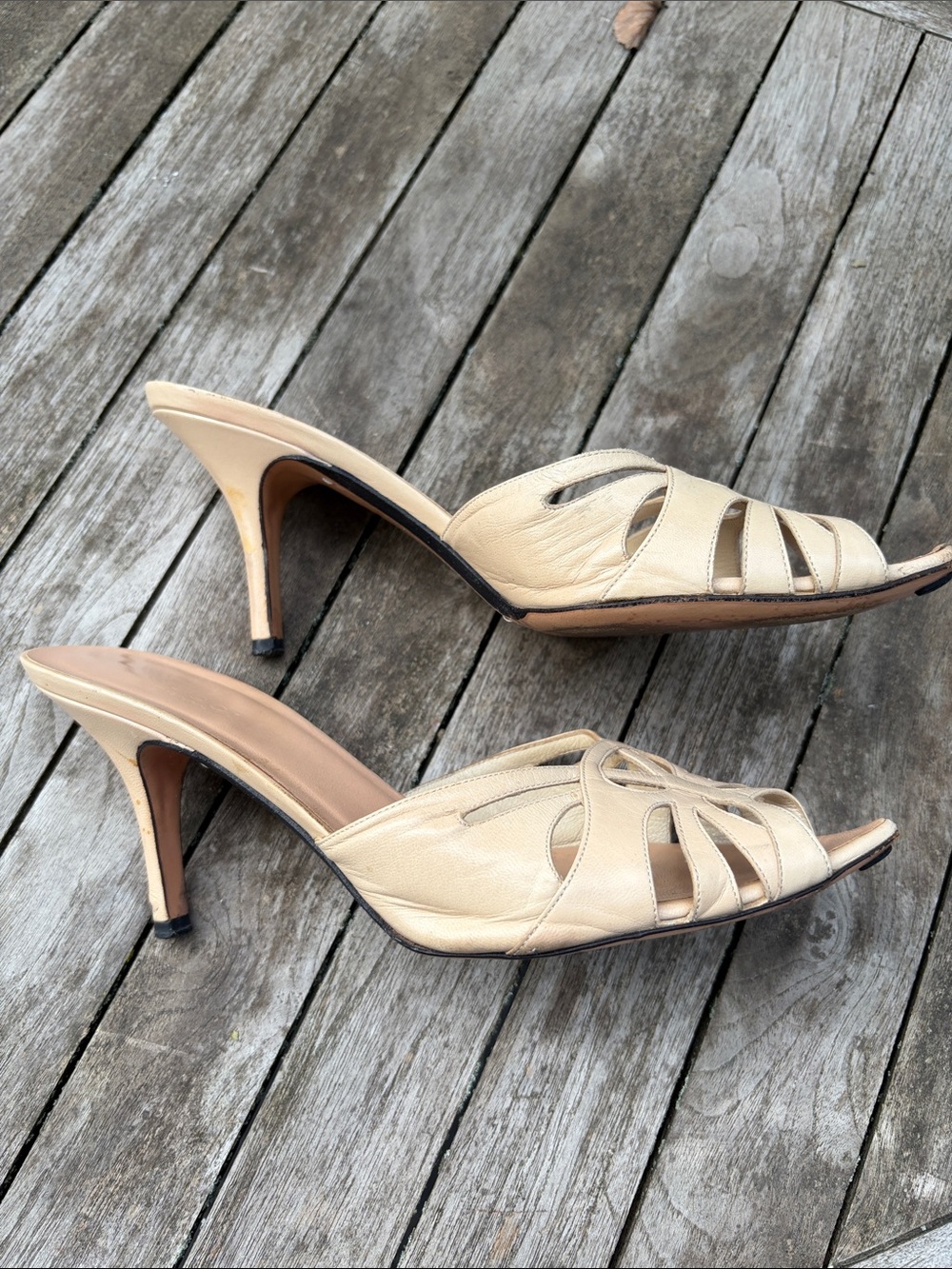 Gucci Women's Cream Leather Open-Toe Slide Heels - Picture 2 of 5
